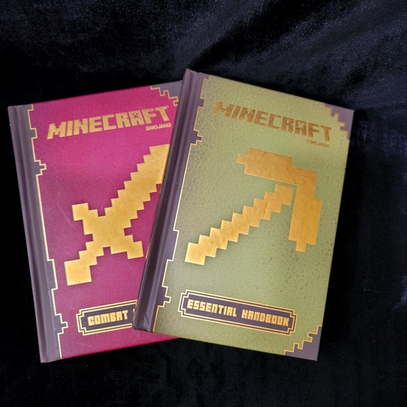 NEW MINECRAFT Hardbound Combat & Essential Handbooks - Picture 1 of 5