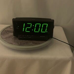 Vintage Westclox Model 66710 Black Digital Alarm Clock Radio Snoozer 120V